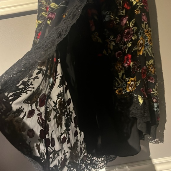 Alice and Olivia floral wraparound dress size 0 - Picture 5 of 5